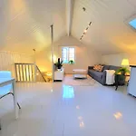 בית נופש Mercury House, Cathedral View ! Free Parking ! *
