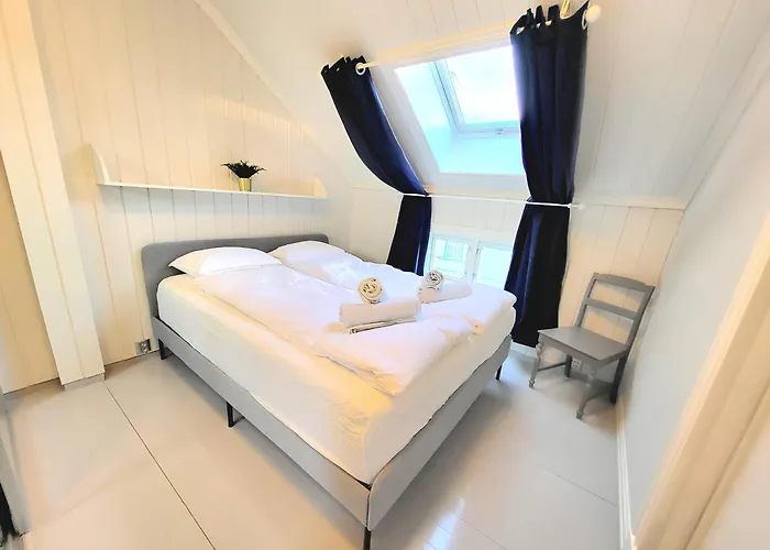 Mercury House, Cathedral View ! Free Parking !