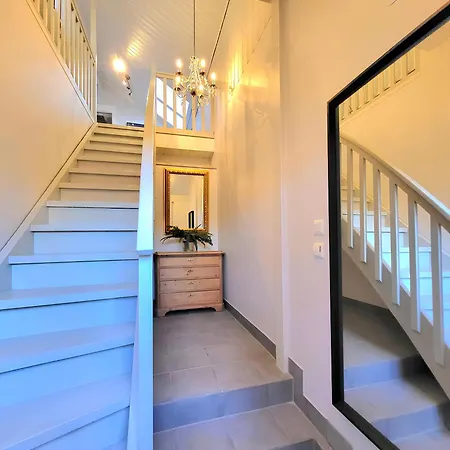 Mercury House, Cathedral View ! Free Parking ! Semesterbostad *